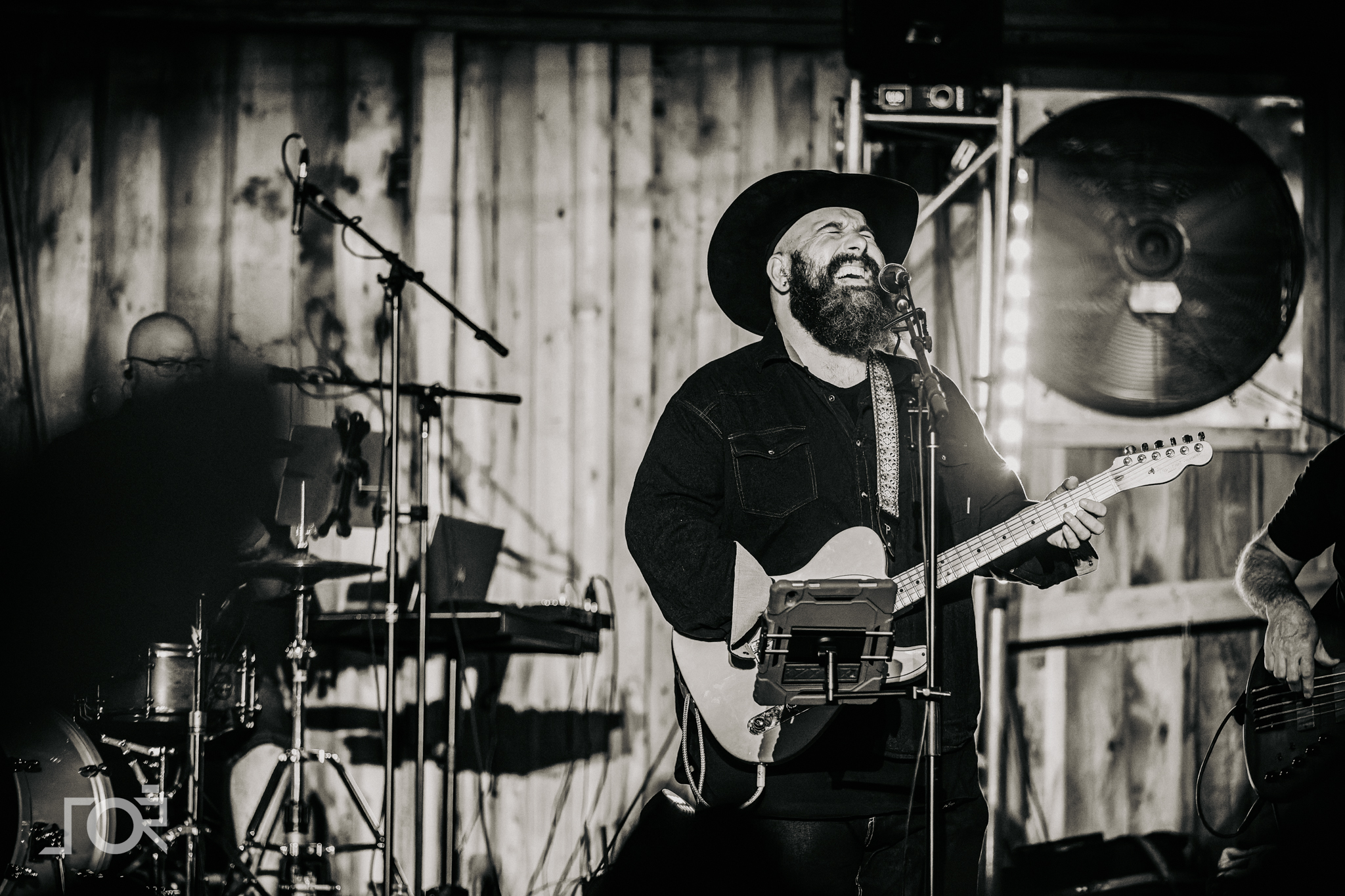 homme-chante-et-cheval-farwestival-domaine-du-ranch