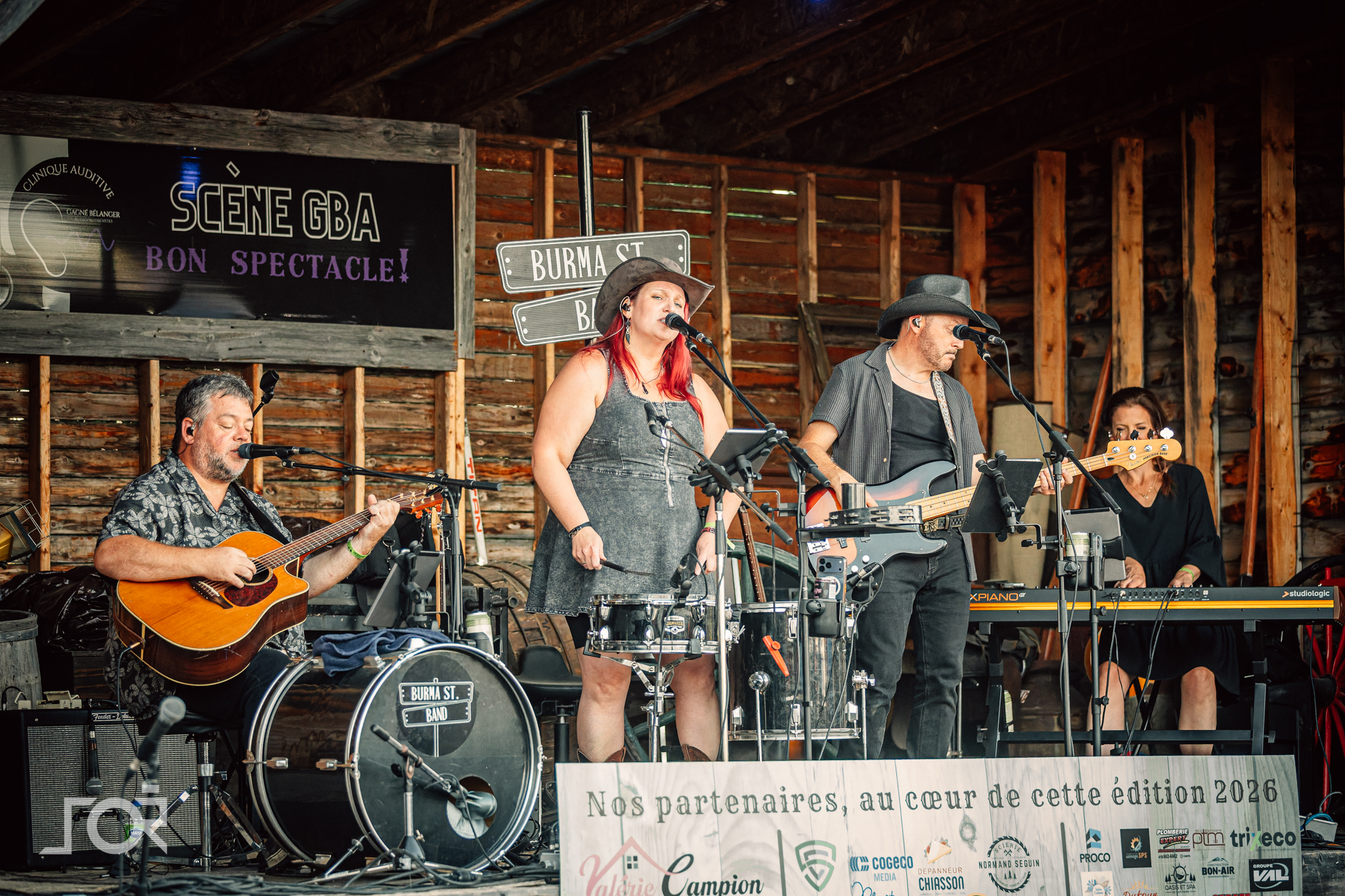Farwestival chanteurs accueil coin rond